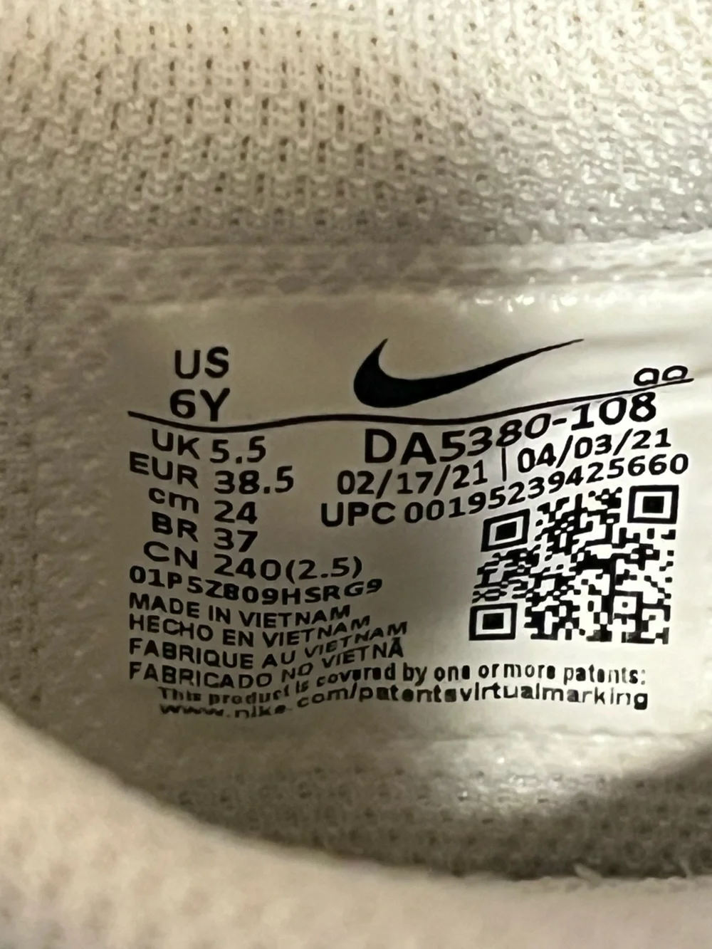 Kids Nike White Leather Sneakers with Dark Green Swoosh, size 6Y